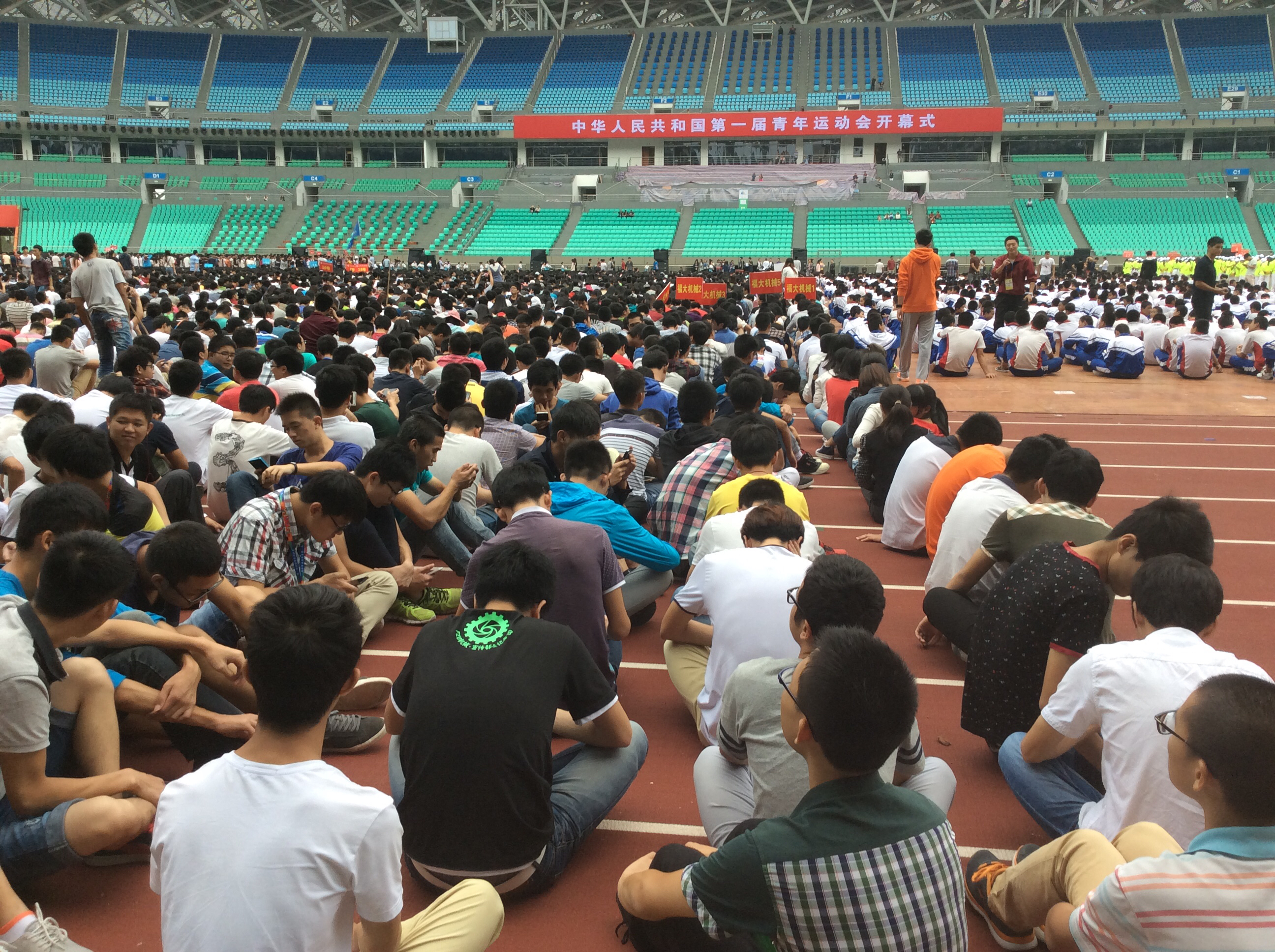 十三水
青运会开幕式表演排练 (3)