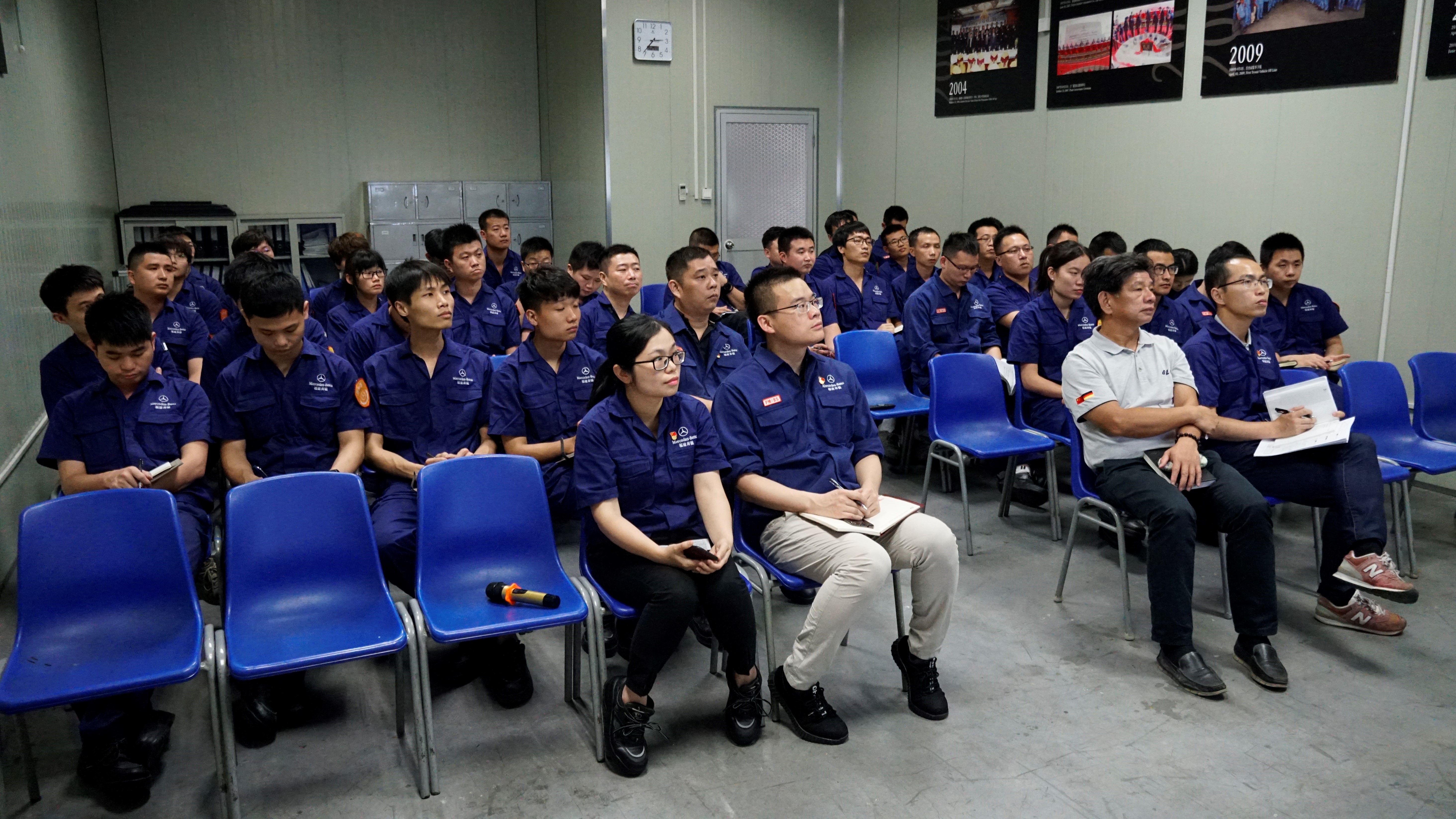 “星徽十三水
”五期学员以及车间干部近60人共同讲座