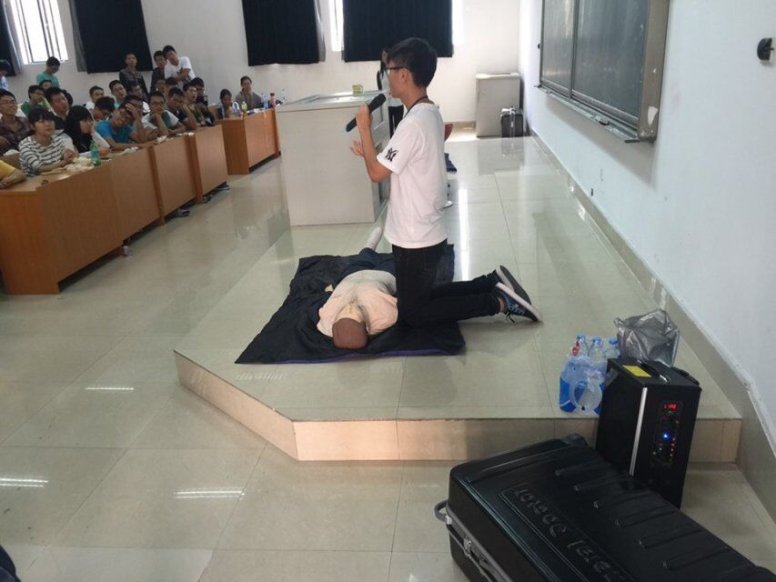 十三水
红十字会急救知识培训 (2) 十三水
红十字会急救知识培训 (2)
